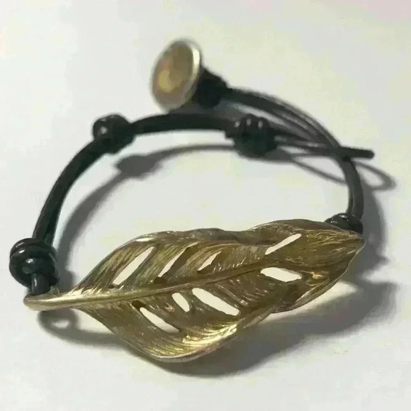 Chloe + Isabel black adjustable cord antique gold plated feather bracelet - Picture 1 of 6